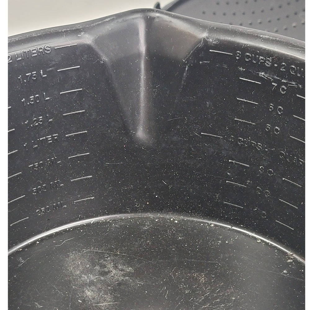 Pampered Chef 2 Quart Microwave Cooker Black Steamer Strainer Lid 8 Cup USA Made - Picture 4 of 7